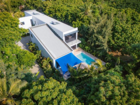 Coral Villa - luxury 5 star villa with private pool, Watamu